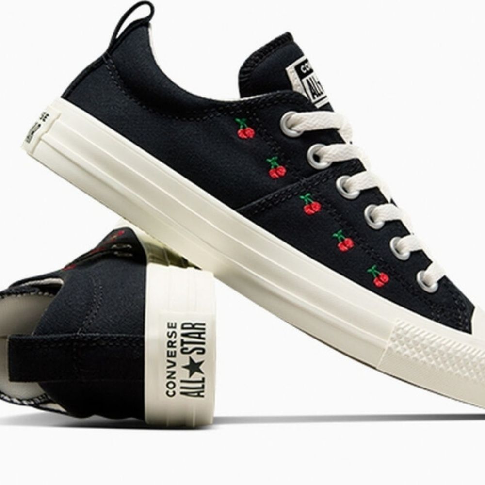 Converse Chuck Taylor All Star Madison Low Embrodried Cherries
